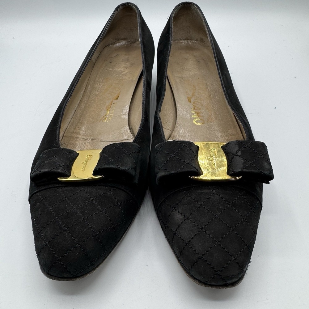 Salvatore Ferragamo Vara Pumps Women 7.5C Black Suede Bow Logo Italy Vintage - Picture 9 of 9